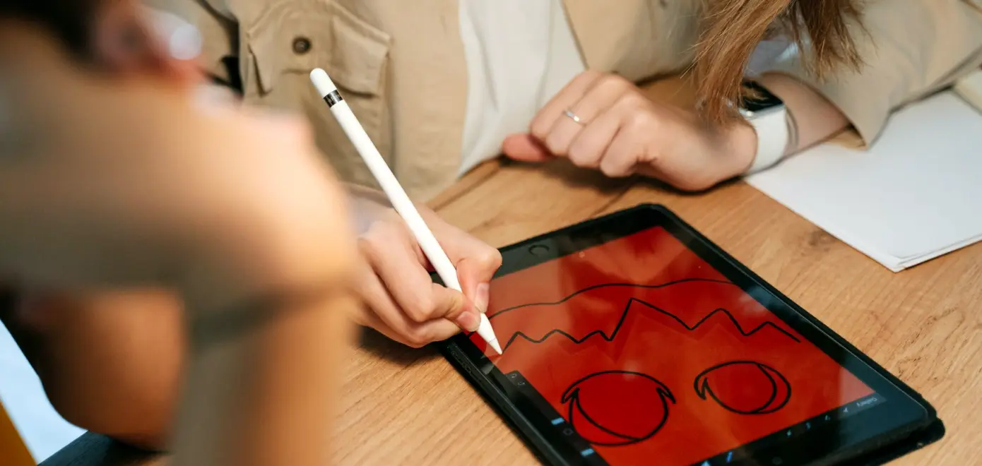 Skisser for hånd eller digitale ruter: hva passer best til storyboardet?